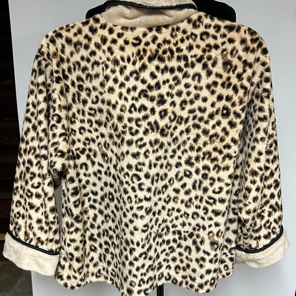 🦋Signature II by Stan Herman  Cheetah Print Bed Jacket - Picture 3 of 5